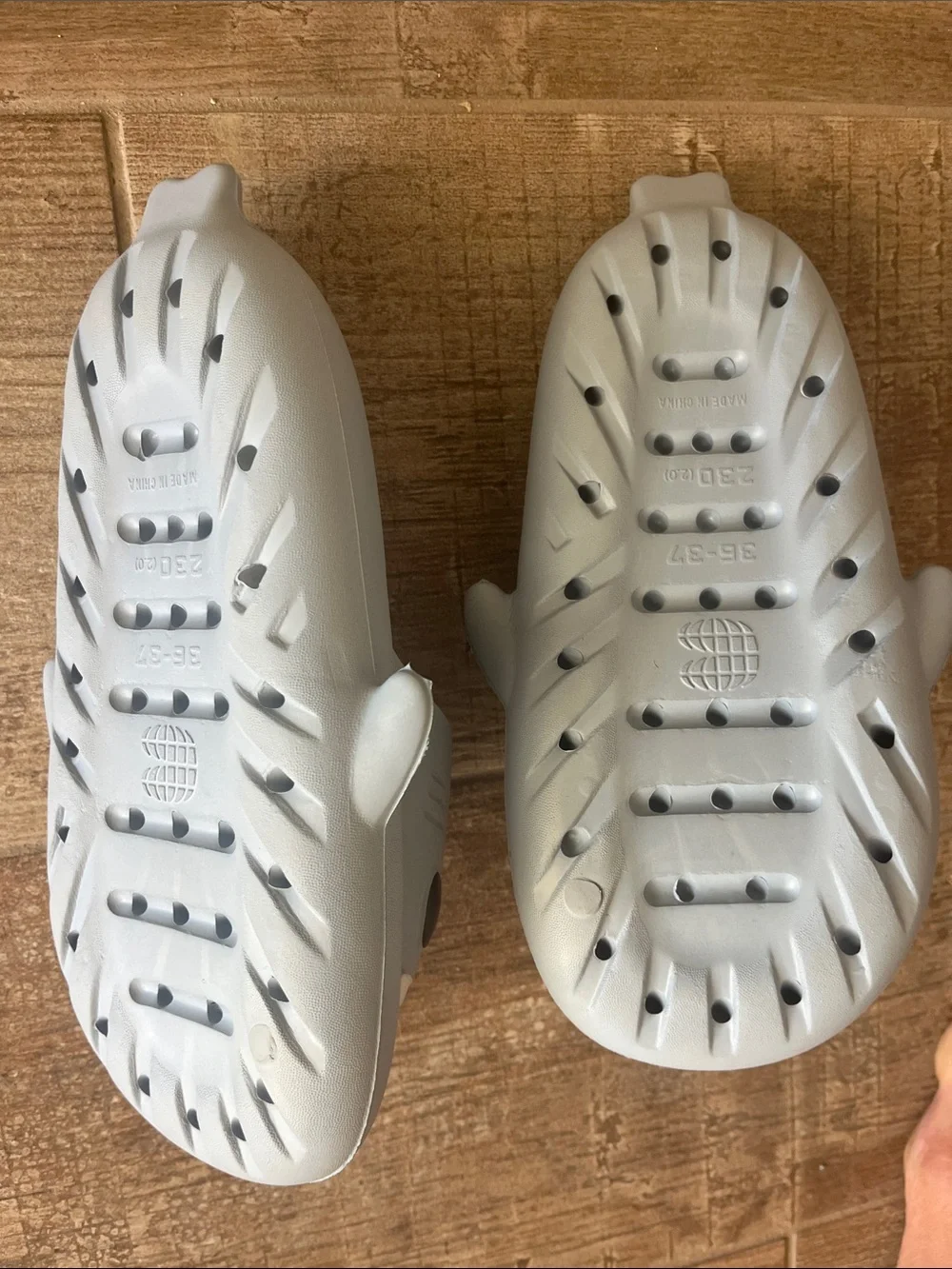 Kids Shark slides size 36-37